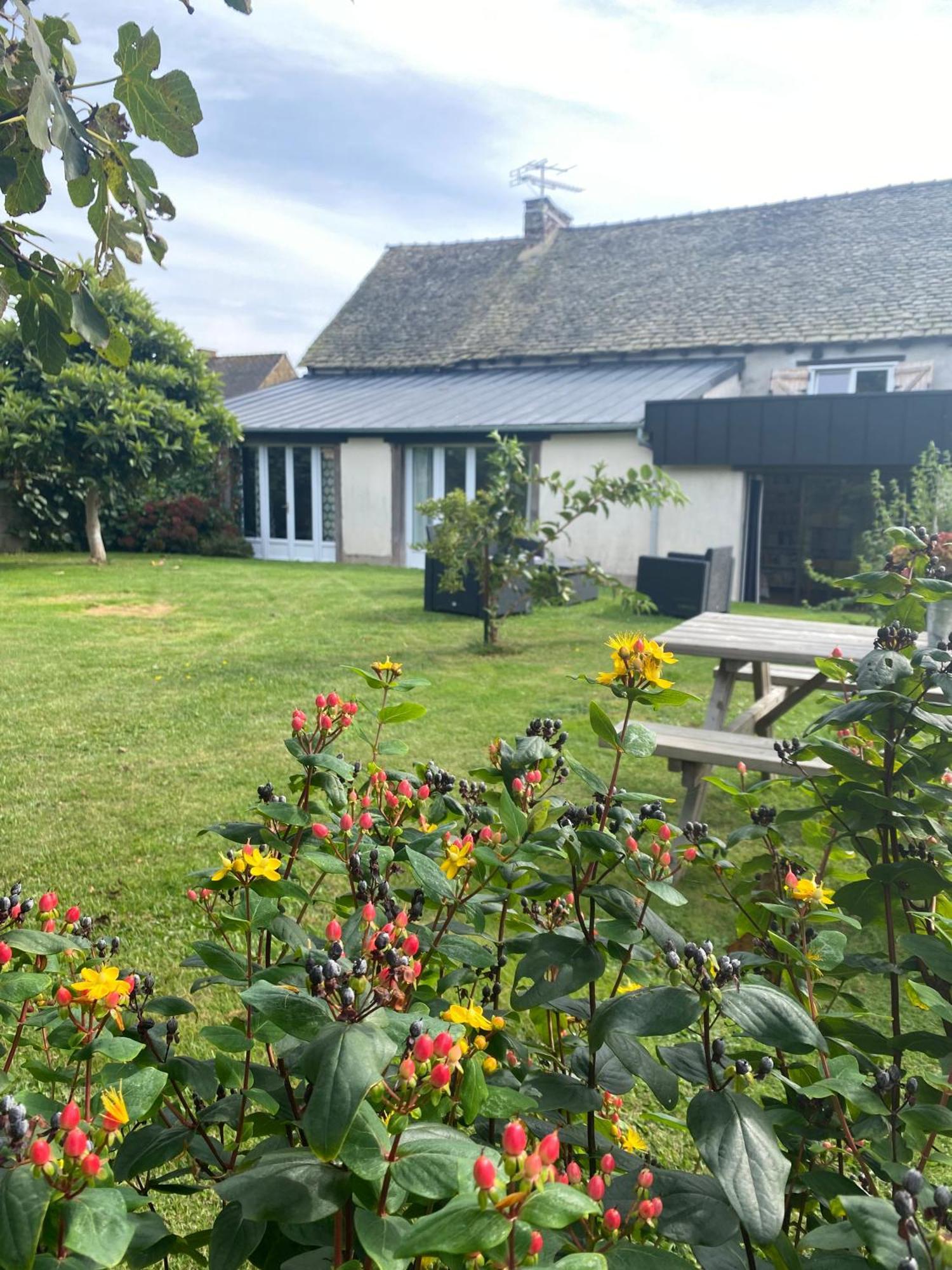 Bed and Breakfast La Clef Du Four Plesder Екстер'єр фото